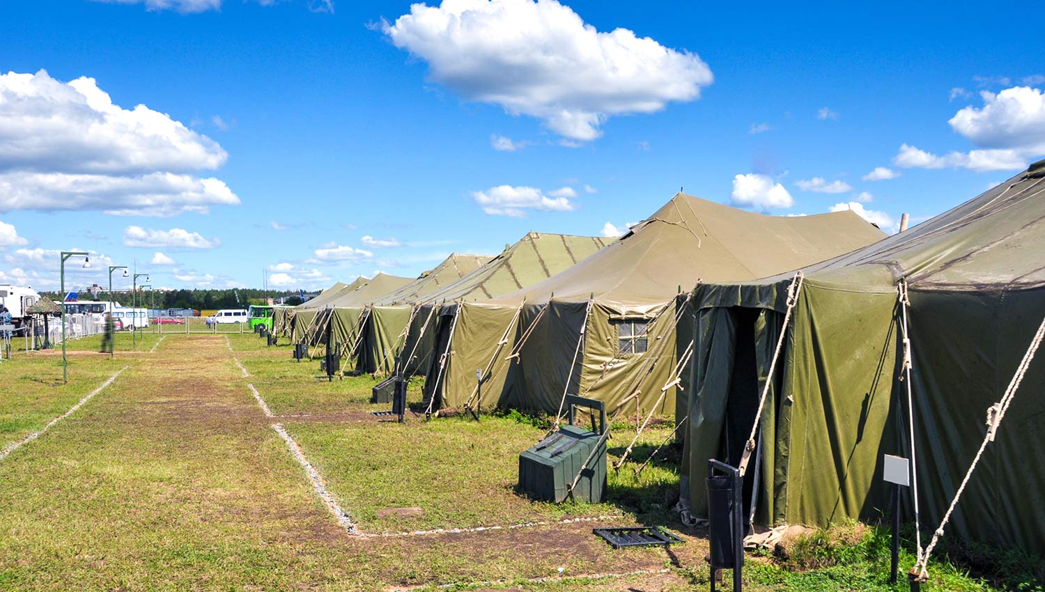 Systèmes de sonorisation et d’alerte dans les camps militaires