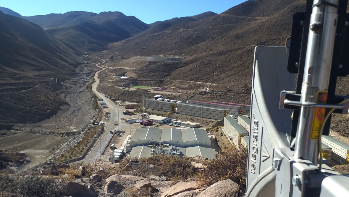 Sirènes avec Feux de Circulation dans une Mine à Ciel Ouvert au Pérou