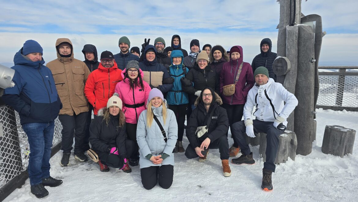 Quatre équipes de Telegrafia ensemble lors du teambuilding à Krynica