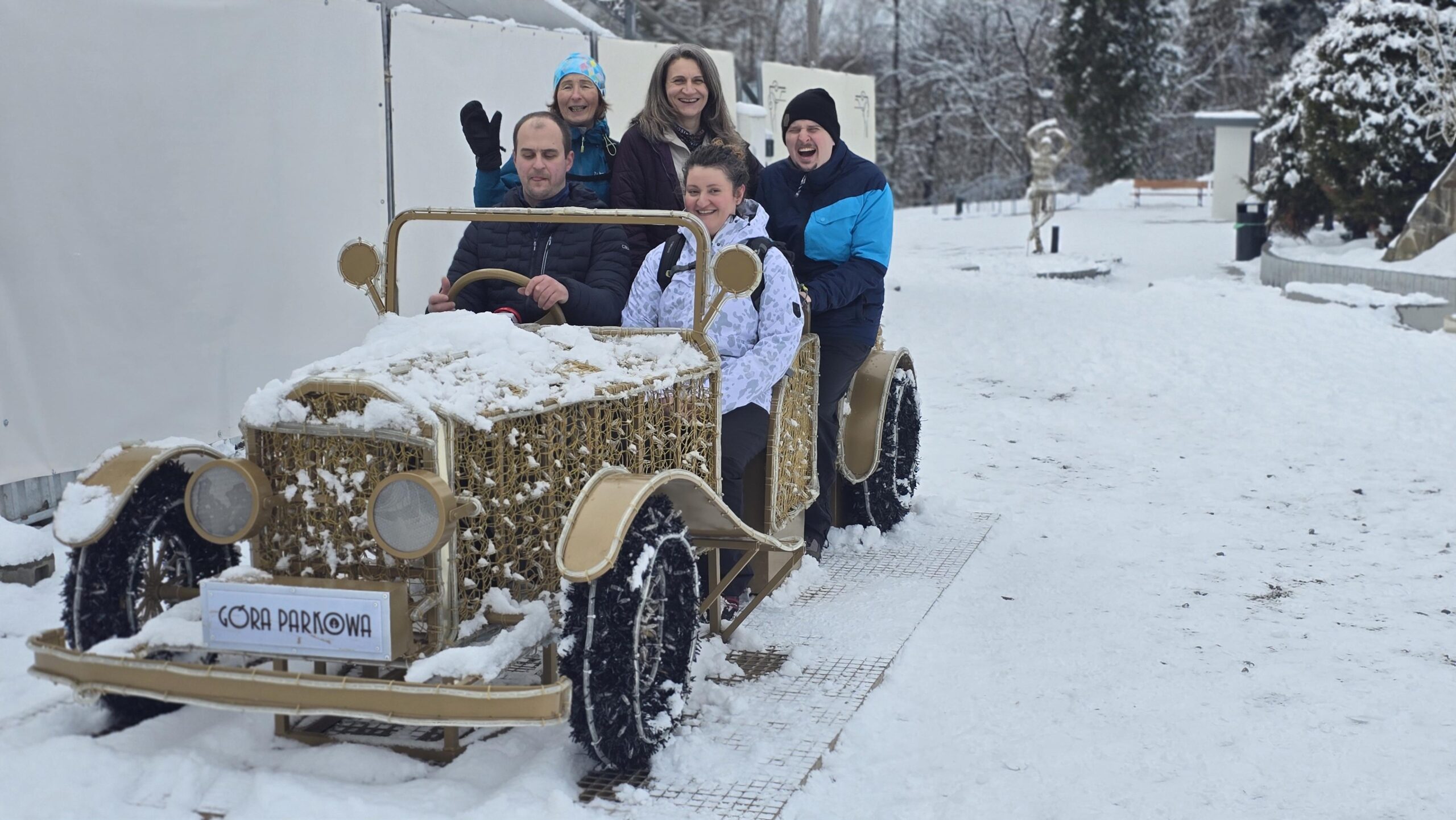 Une partie de l’équipe Telegrafia sur la tour d’observation à Krynica pendant le teambuilding